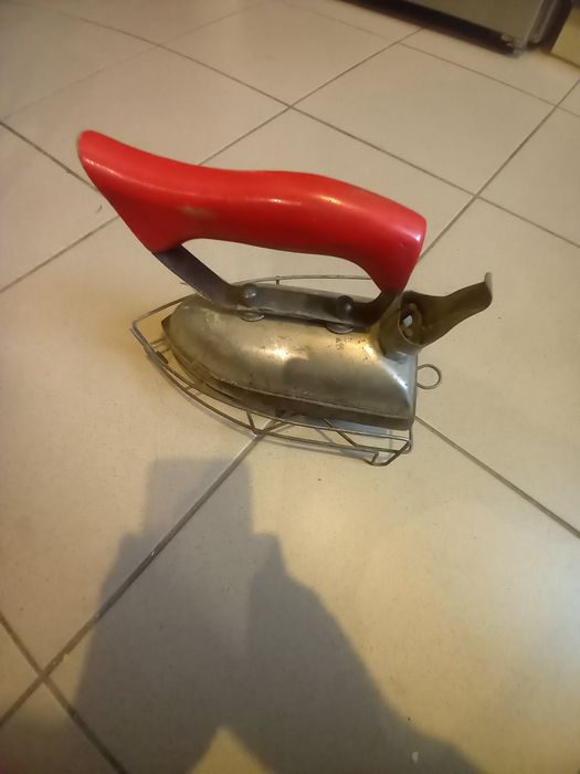 Sprzedam bardzo stare żelazko PRL