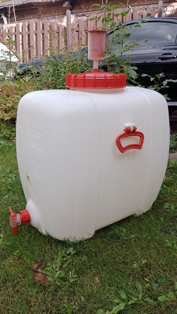 Zbiornik beczka pojemnik fermentacyjny kranem 100 litrów