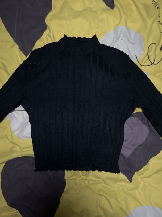 Кроп-топ з горловиною