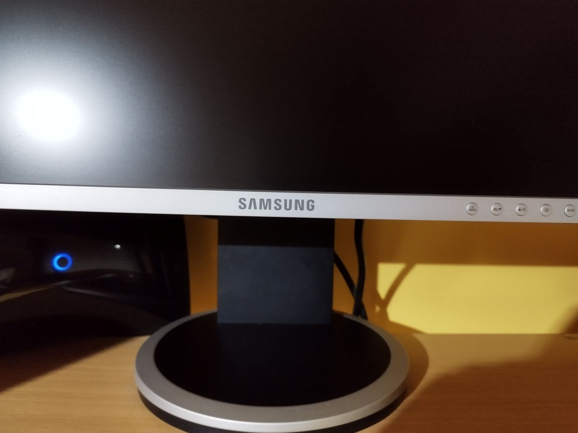 Monitor Samsung+torre de computador