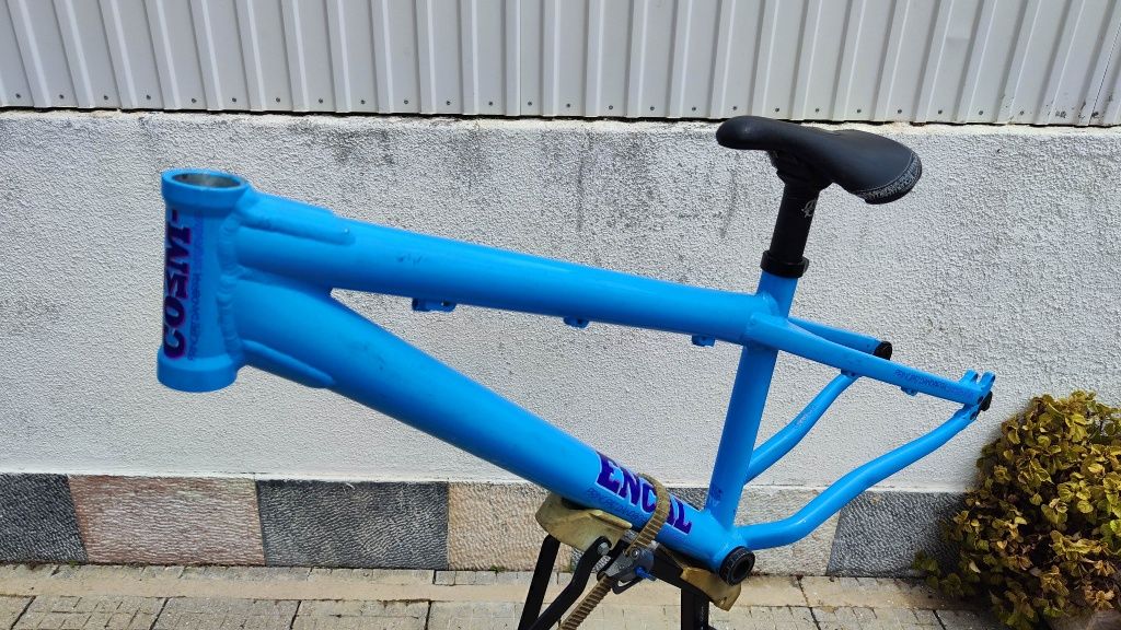 Quadro Commencal Absolut.