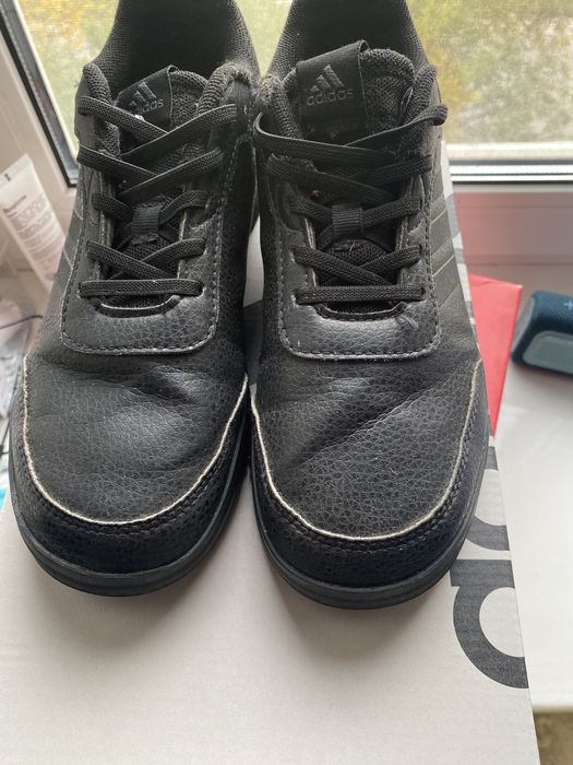 Продам кросівки adidas