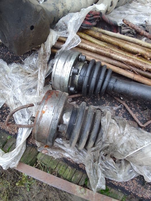 Продам стойки перед в соборі б/у Ауди 80б3