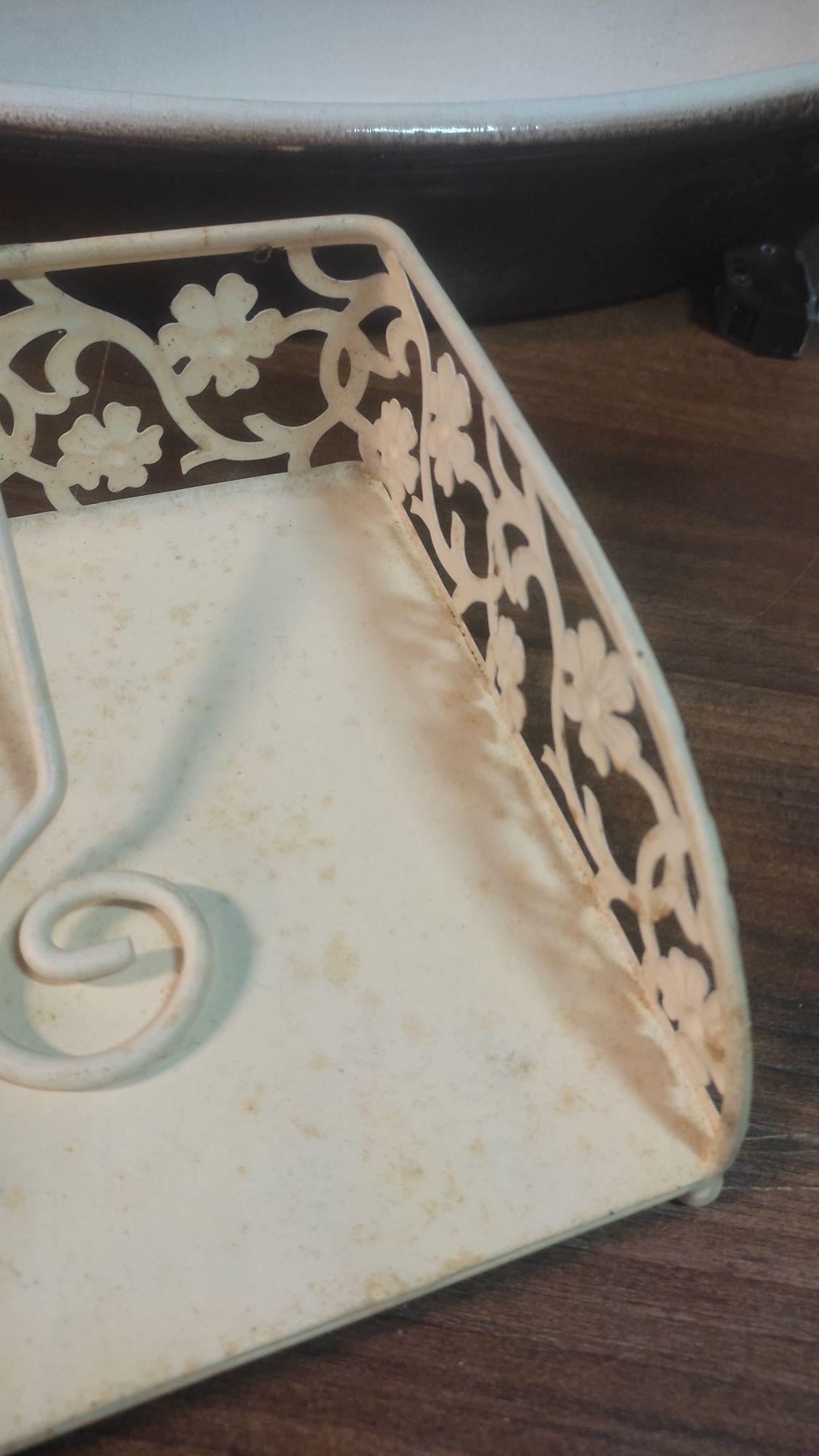 Elegancki pojemnik na serwetki