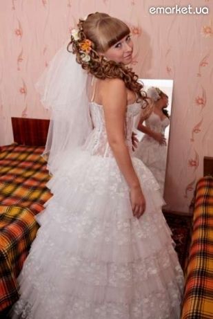 Свадебное платье (очень красивое)