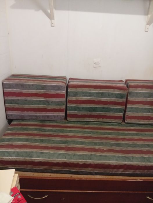 Sofá cama  as capas tira se