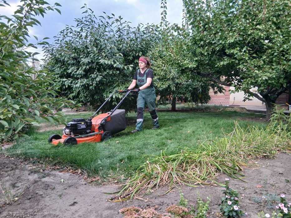 Комплексний догляд за садом та ділянкою
