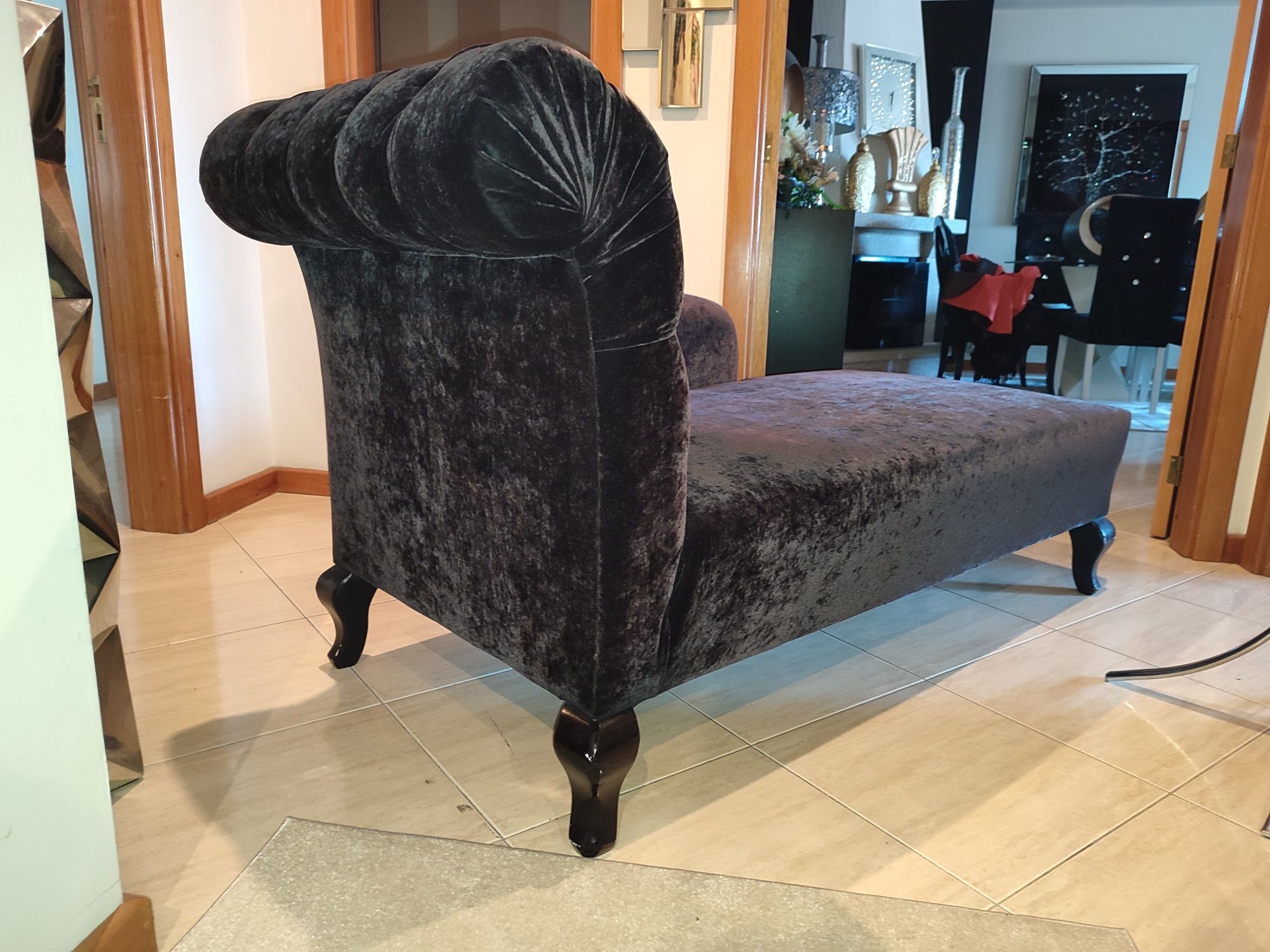 Elegante chaise long em veludo