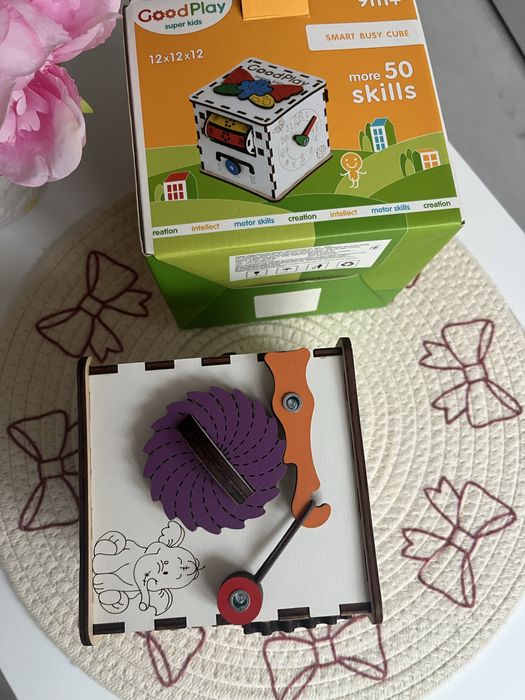 Іграшка бізікуб.