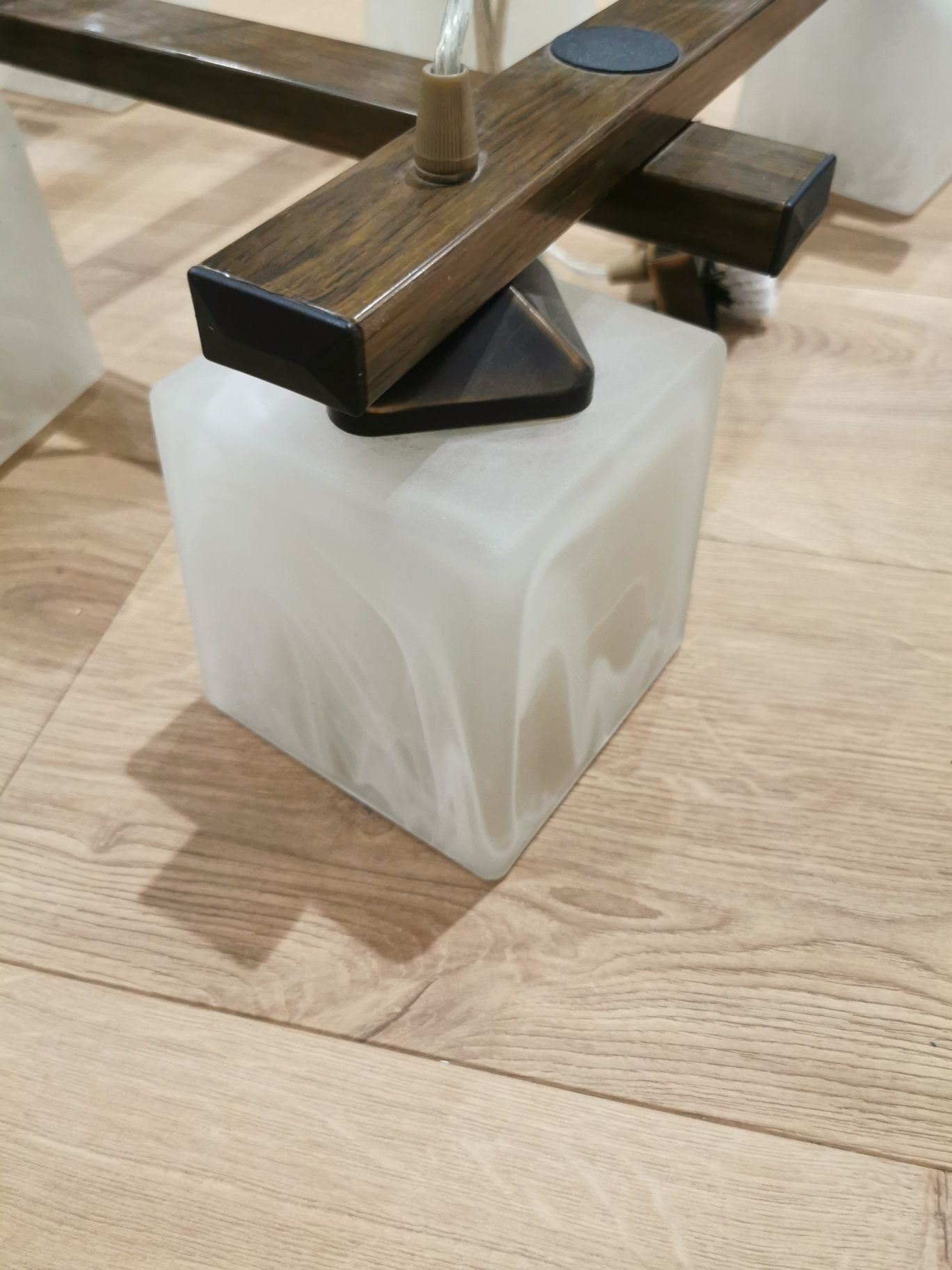 Żyrando Jupiter l 4 mleczne klosze