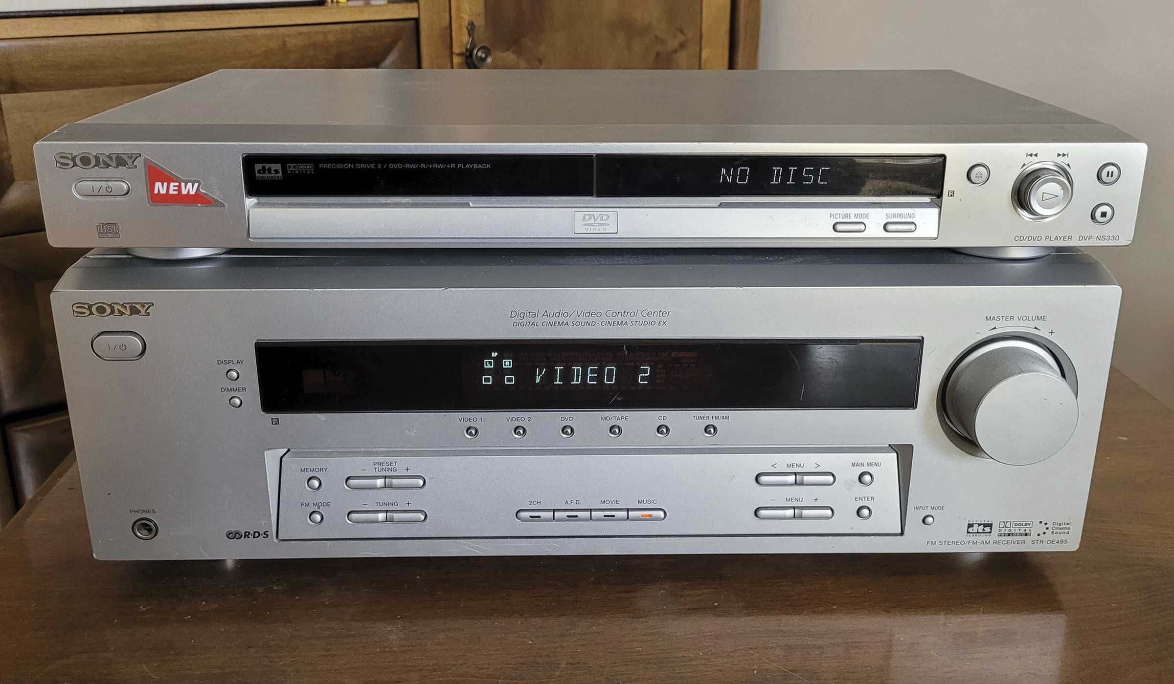 Zestaw kina Amplituner Sony STR-DE495 DVD Sony DVP-NS 330 z kolumnami