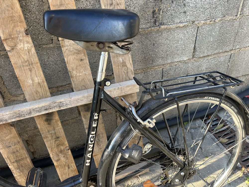 Bicicleta preta estilo antiga
