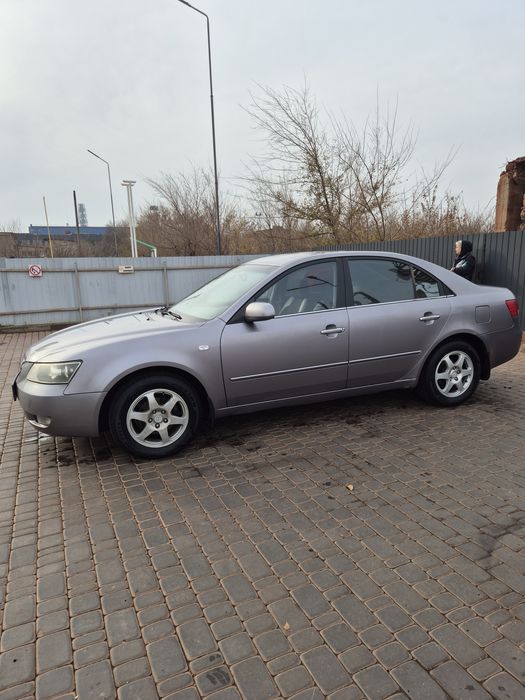 Продам своє авто Hyndai Sonata