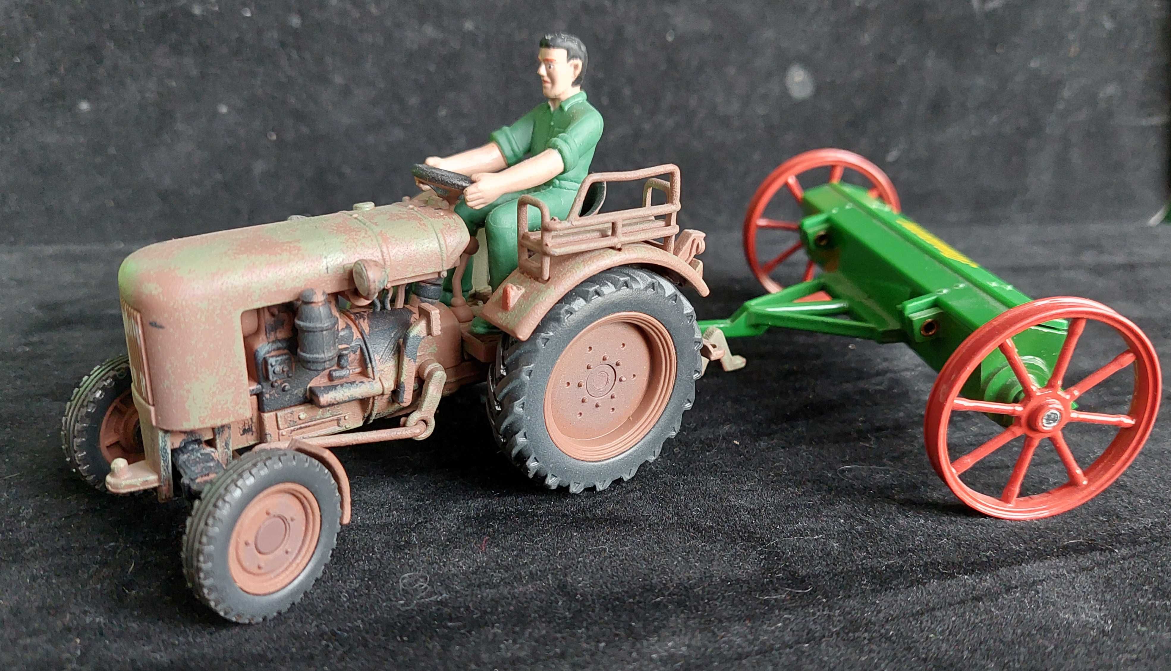 Siku 4466 Fendt Dieselross F 28 z rozrzutnikiem 1:32