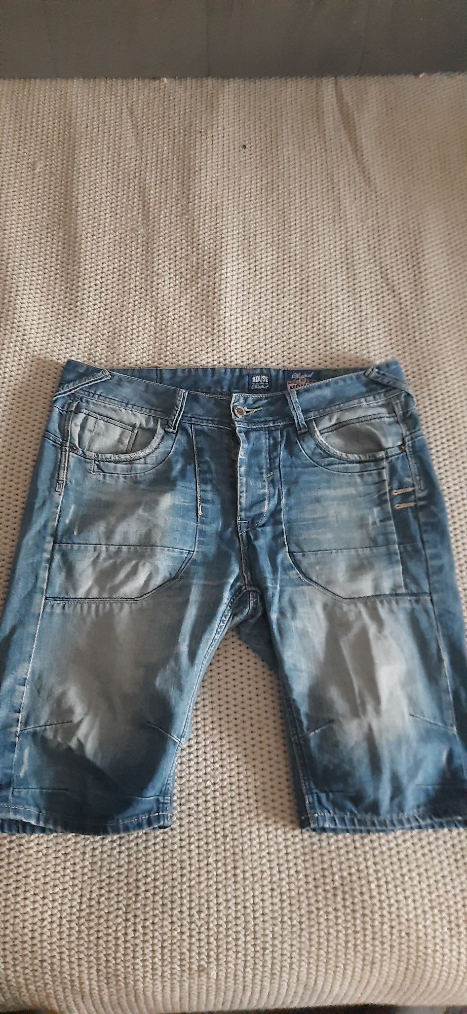 Krótkie szorty  jeans.