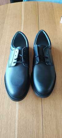 Wygodne buty czarne BUTSTAR