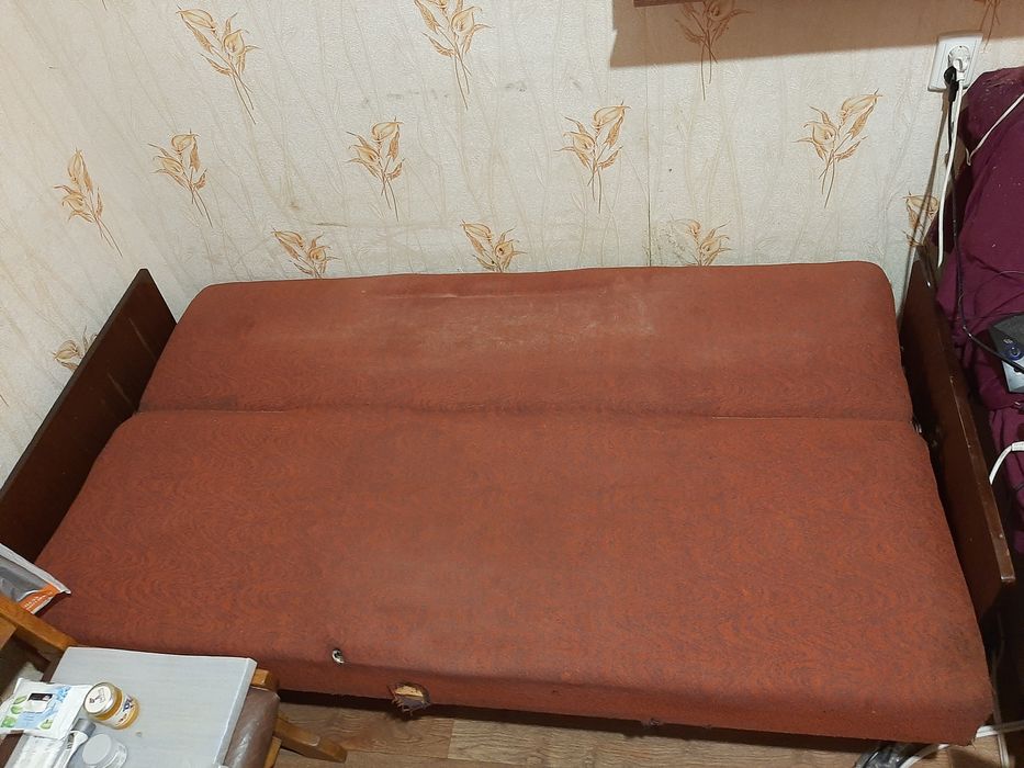 Діван, 110см х 190см, Харків,Баварія, подарю,пружинний, без живності.