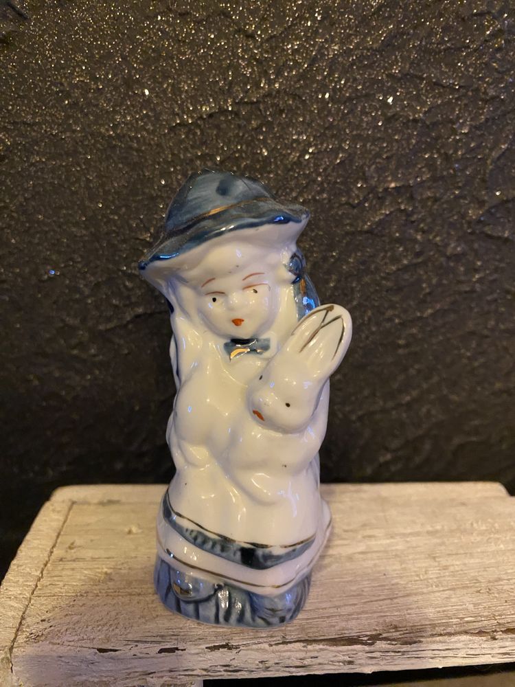 Figurka porcelanowa dziewczynka z krolikiem porcelana