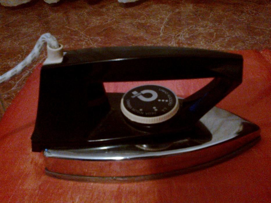 Ferro de passar eléctrico simples