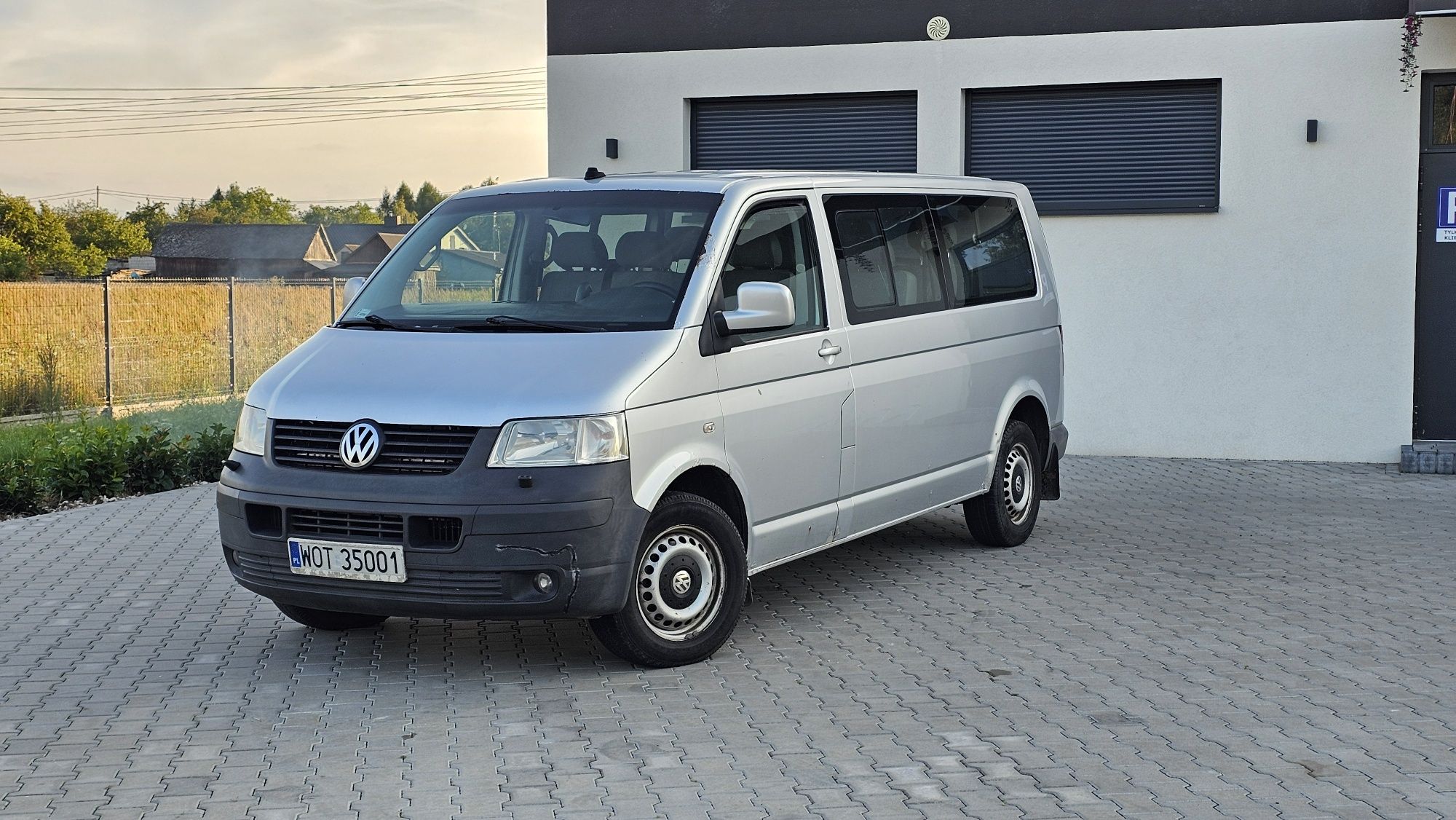 Sprzedam VW caravelle 2007 rok 2.5 130 km 9 osobowe
Samochód ma podnie