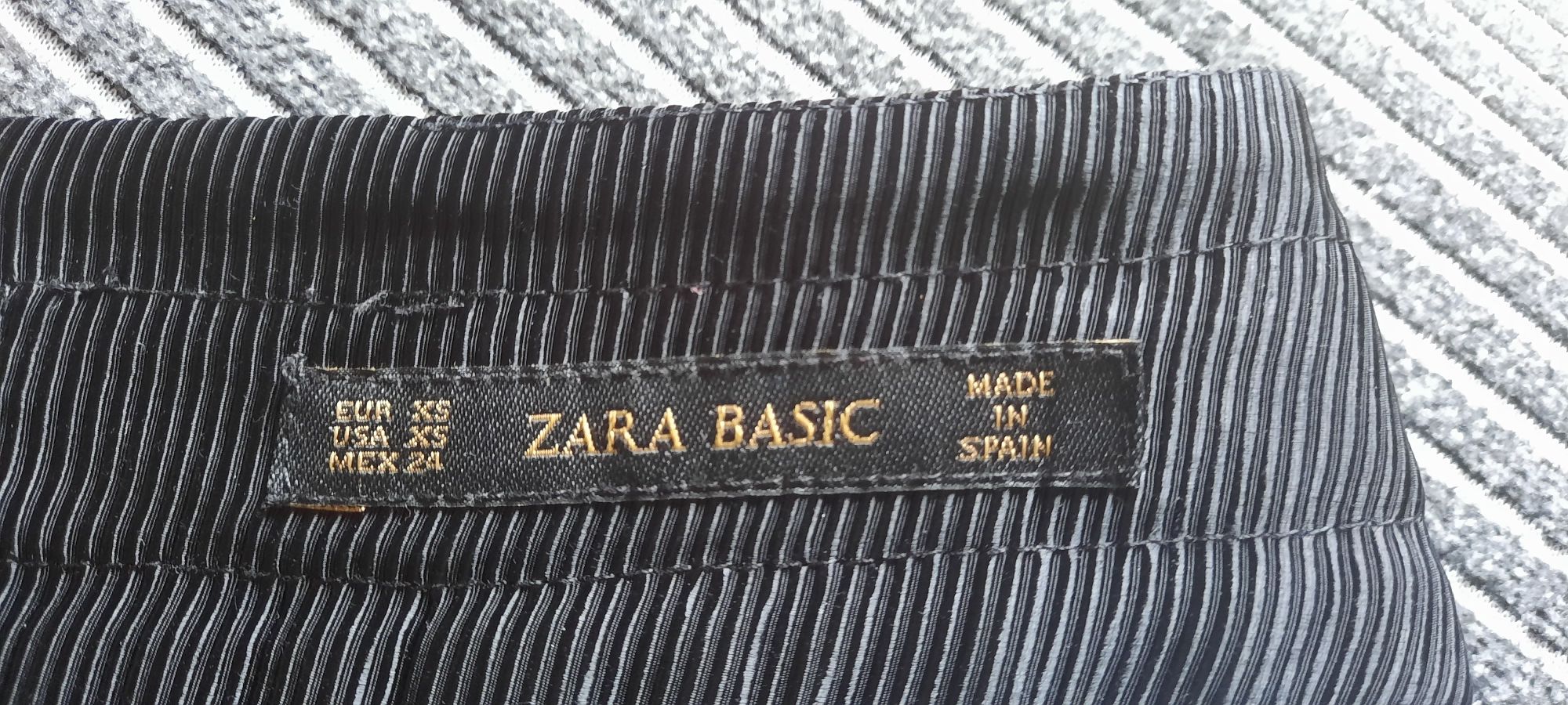 Spódnica czarna firmy Zara xs