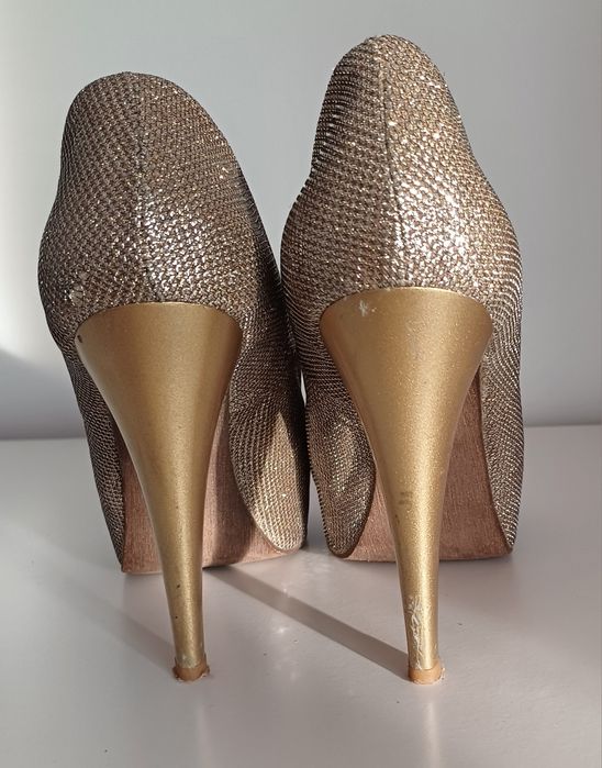 Sapatos de salto alto 38