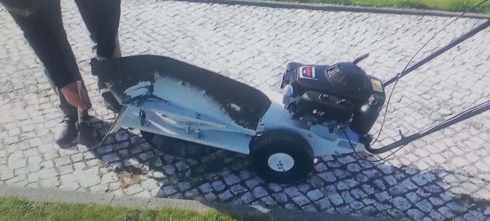 Maquina para limpar calçadas