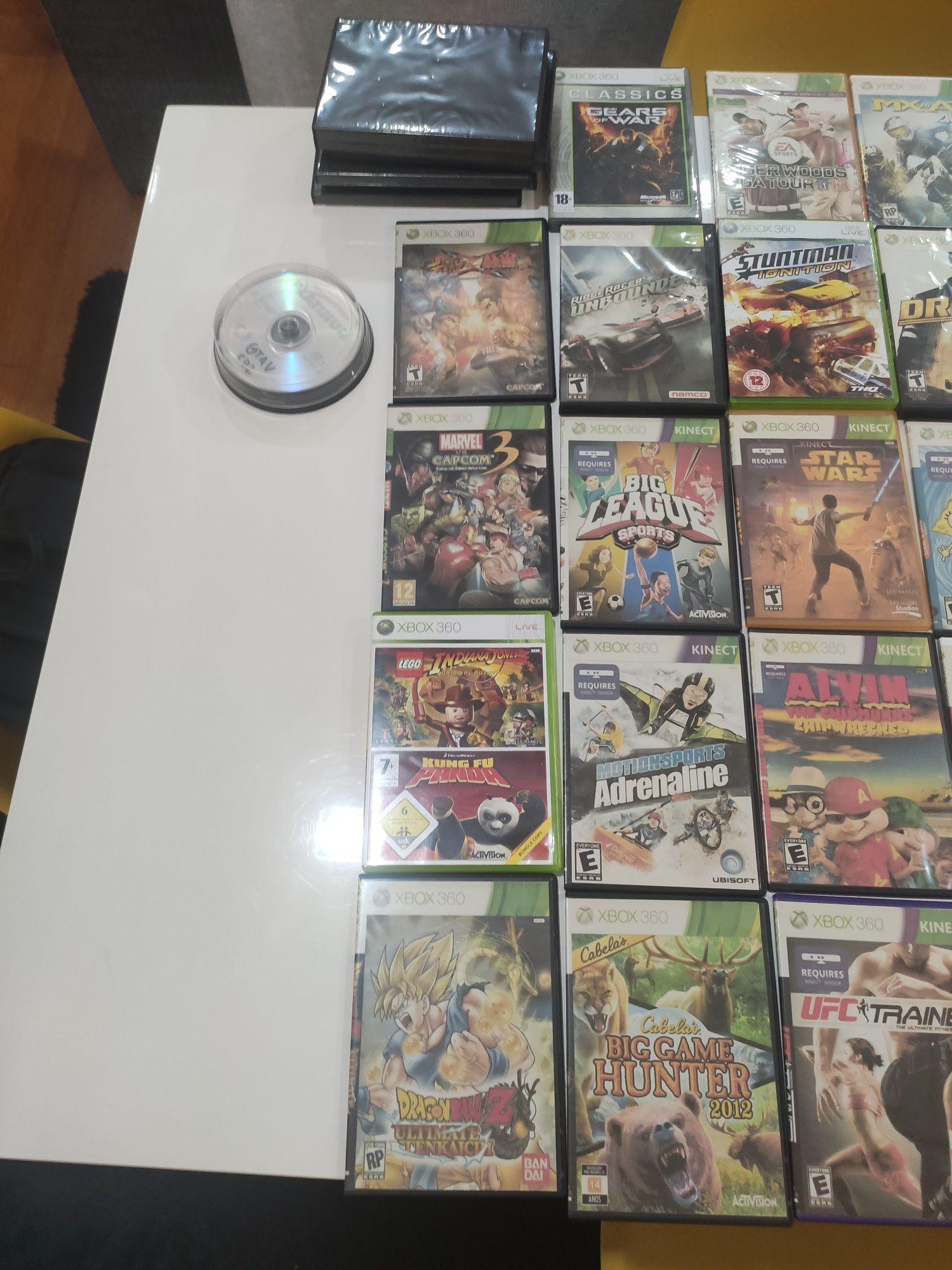 Xbox 360 + Kinect + 2 comandos + Jogos