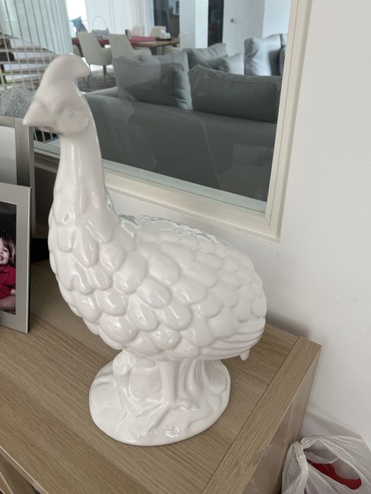 Peça decorativa: galinha de cerâmica