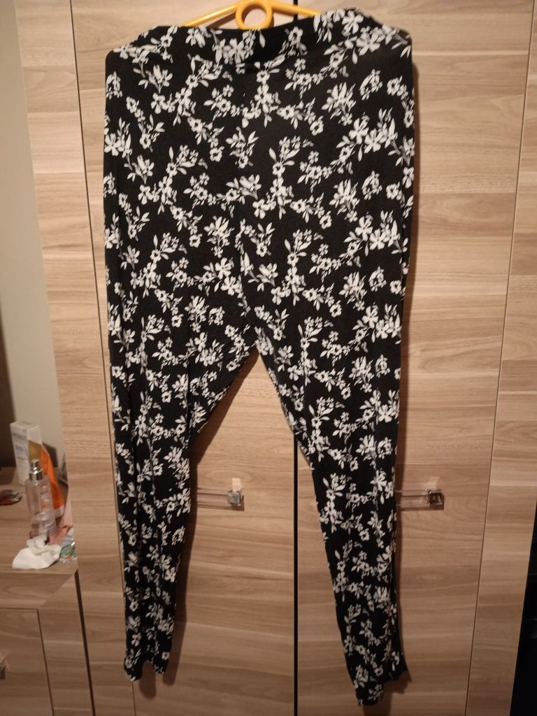 Spodnie w kwiatki