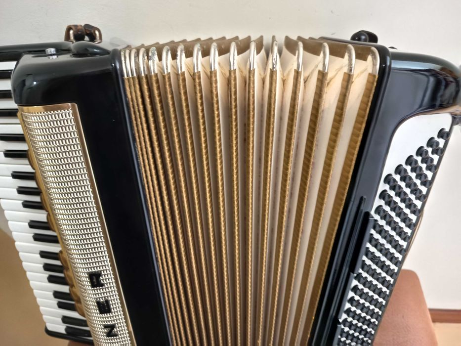 Acordeão HOHNER Pirola IVP
