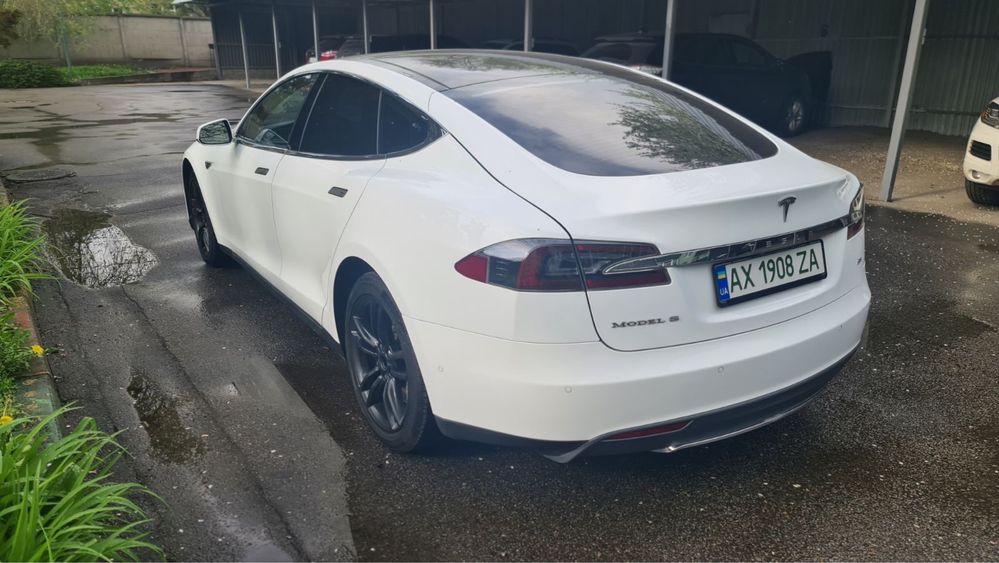 Tesla model S 2015