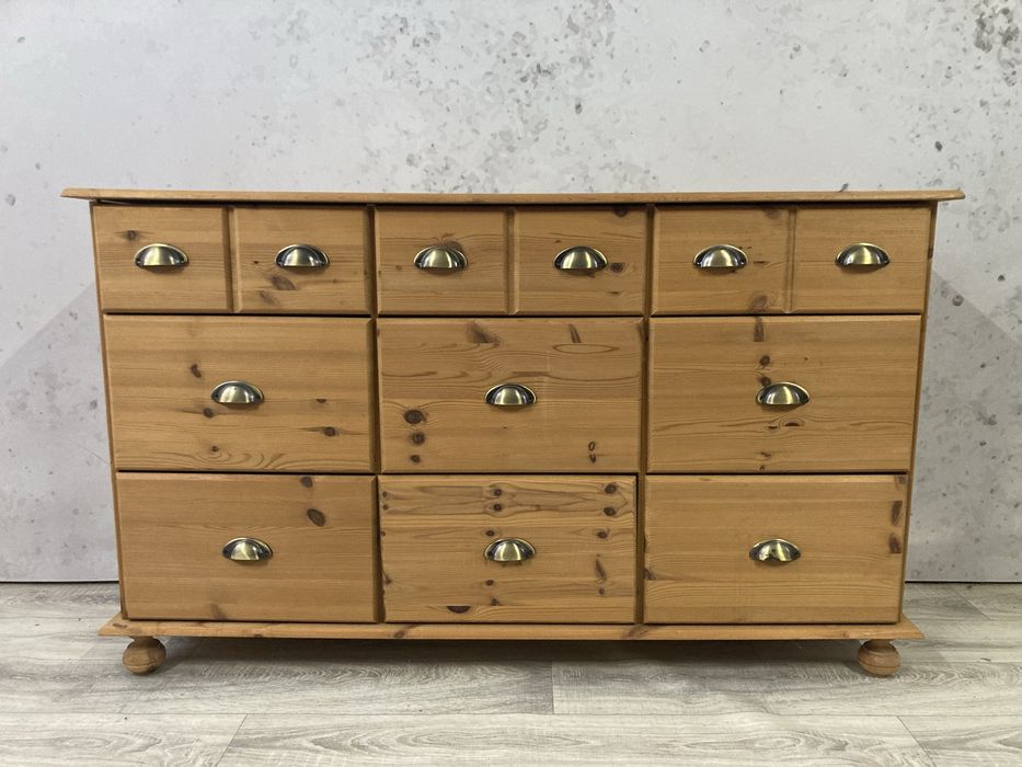 Sosnowa komoda typu aptekarka