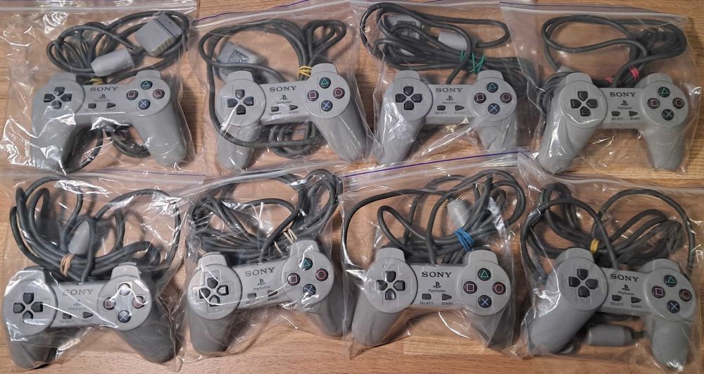 Геймпади PS1 і PS2, оригінальні контролери від SONY Playstation.