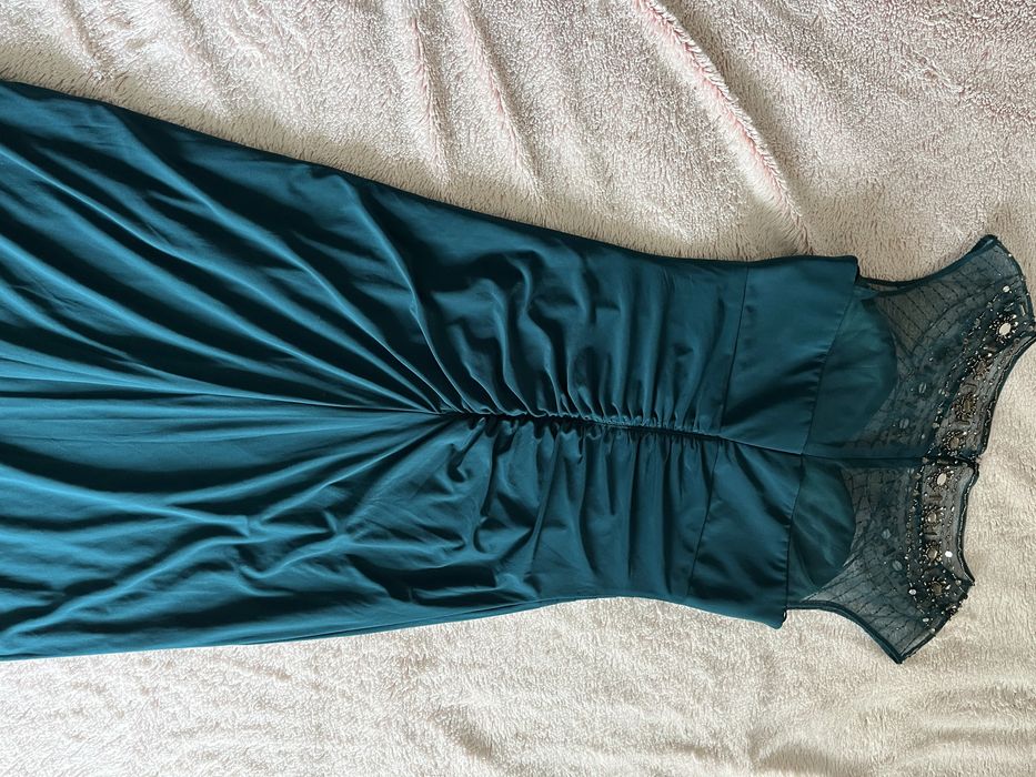 Вечірня жіноча сукня