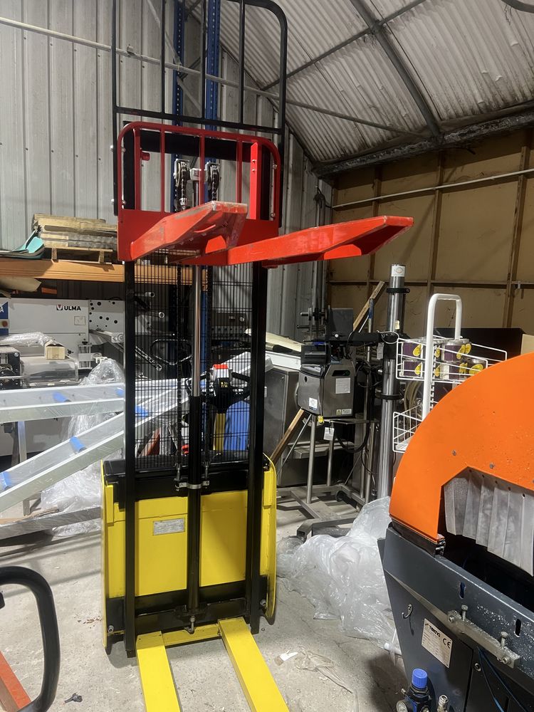 Stacker HYSTER Eletrico