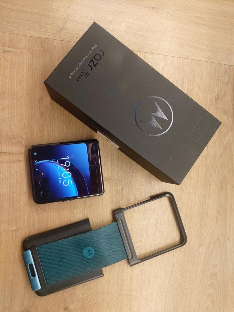 Motorolą razr 40 Ultra stan bdb