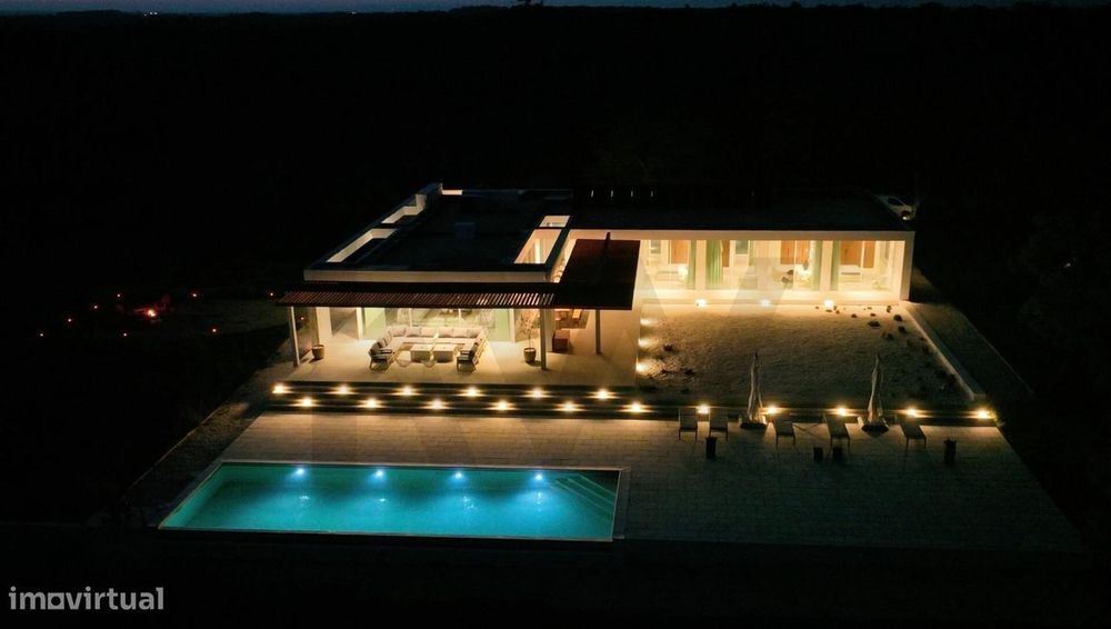 Elegante Moradia de 5 Quartos em Propriedade de 9 Hectares no Alentejo