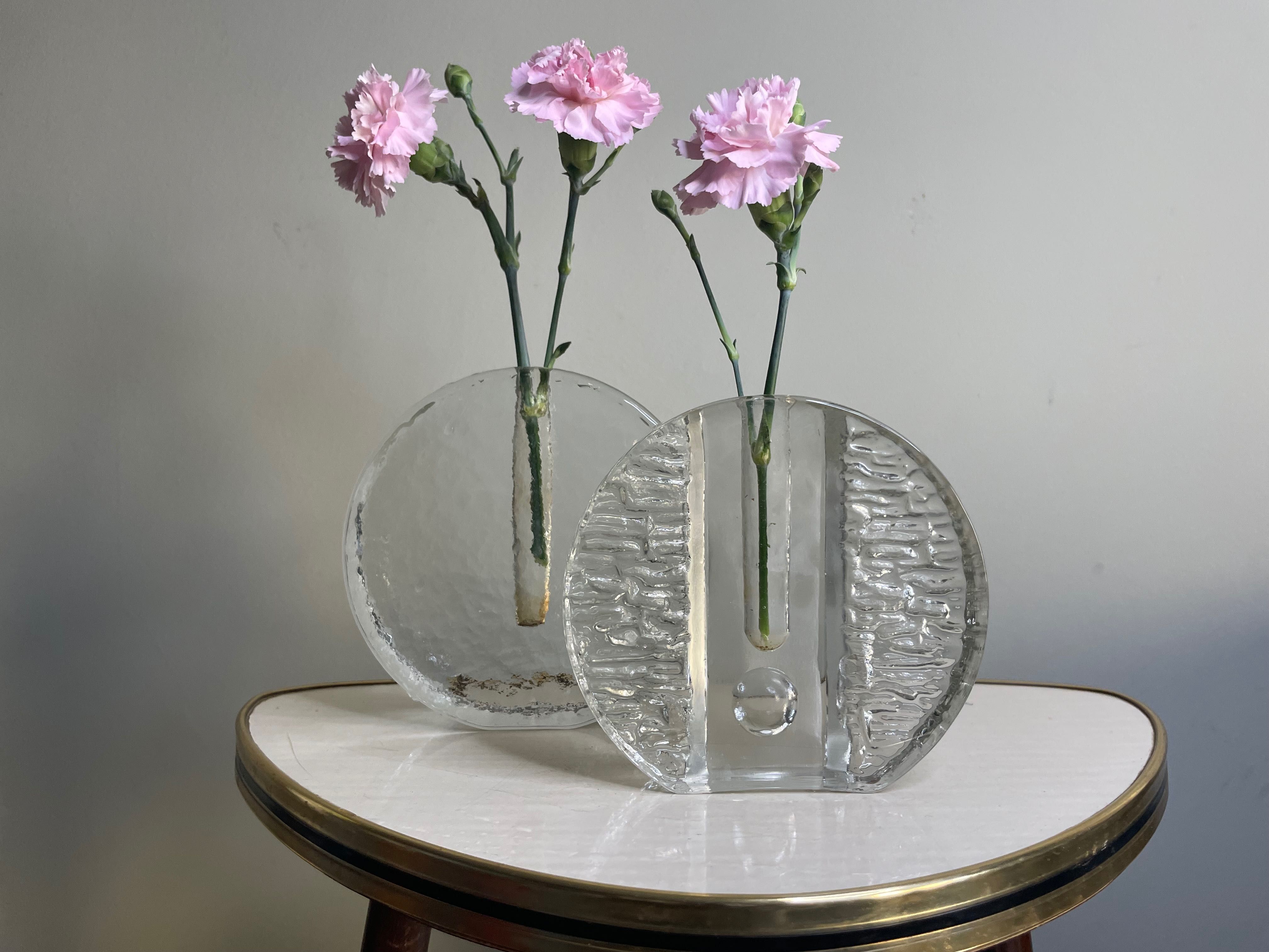 Dwa szklane wazony Walter Glass na jeden kwiat. Grube ciężkie szkło