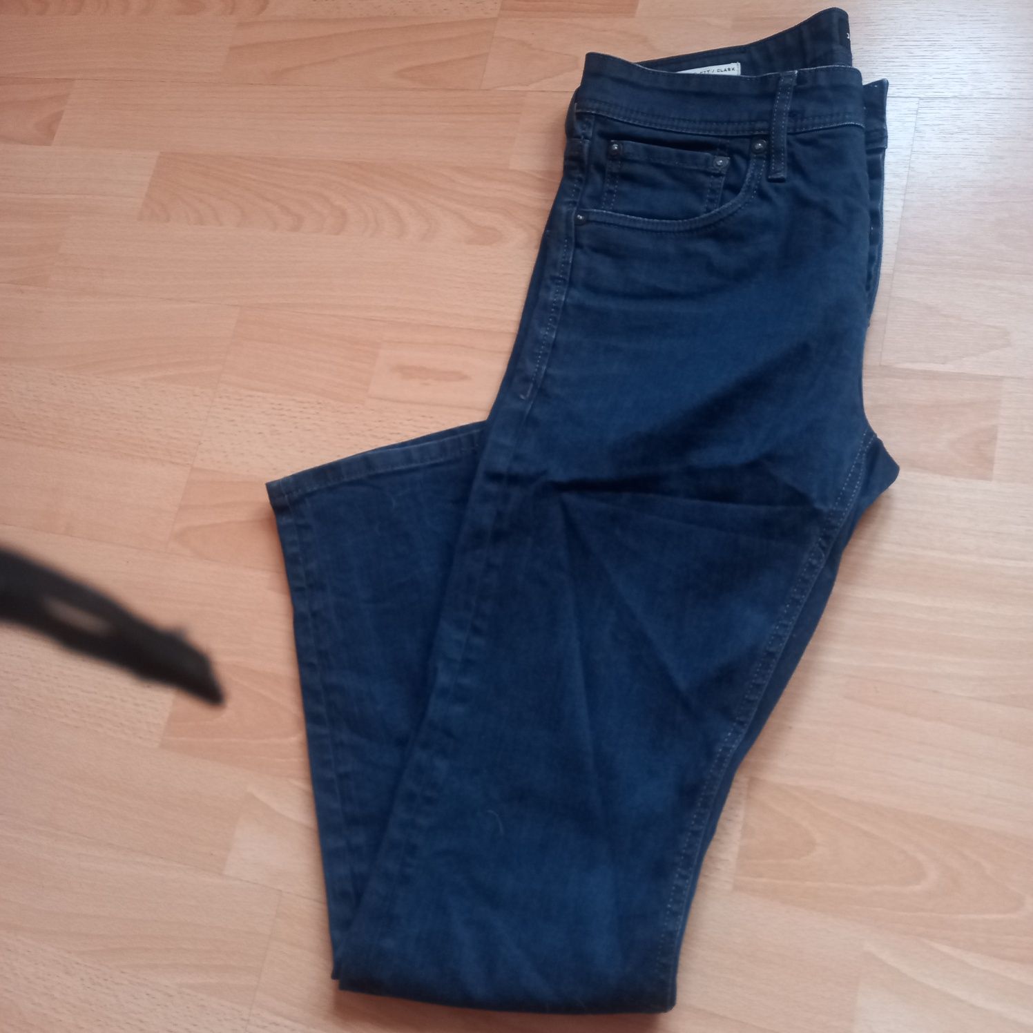 Spodnie jeansy jack & Jones męskie chłopięce 30 jak nowe