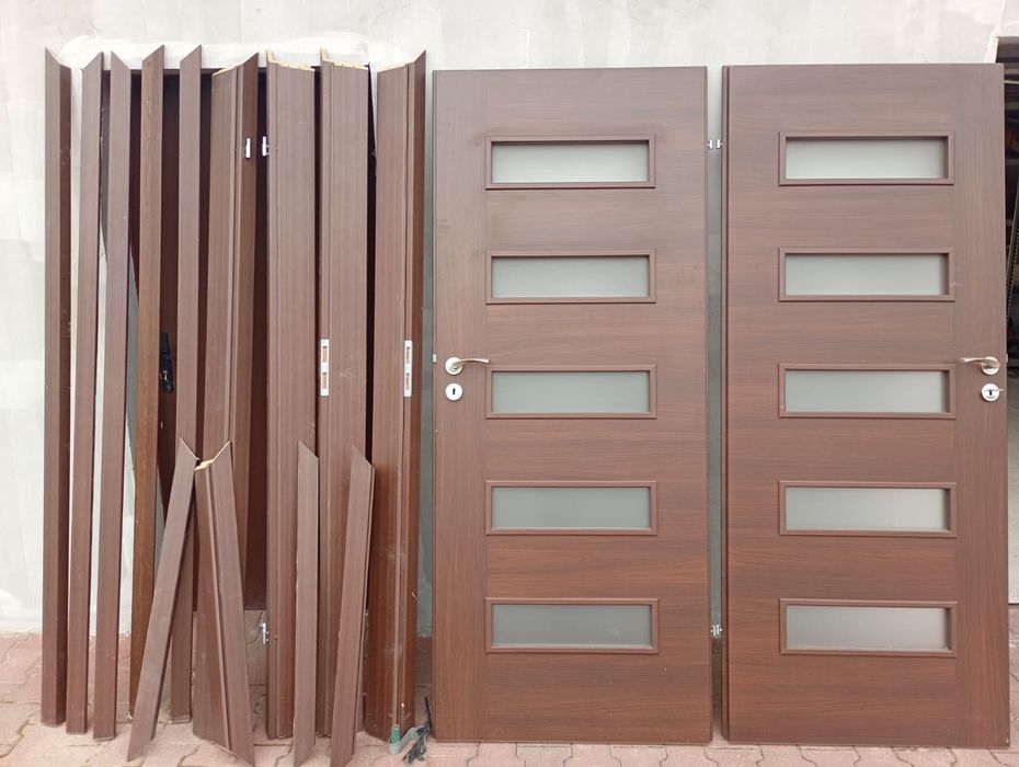 Drzwi 80 lewe z oscieżnicami