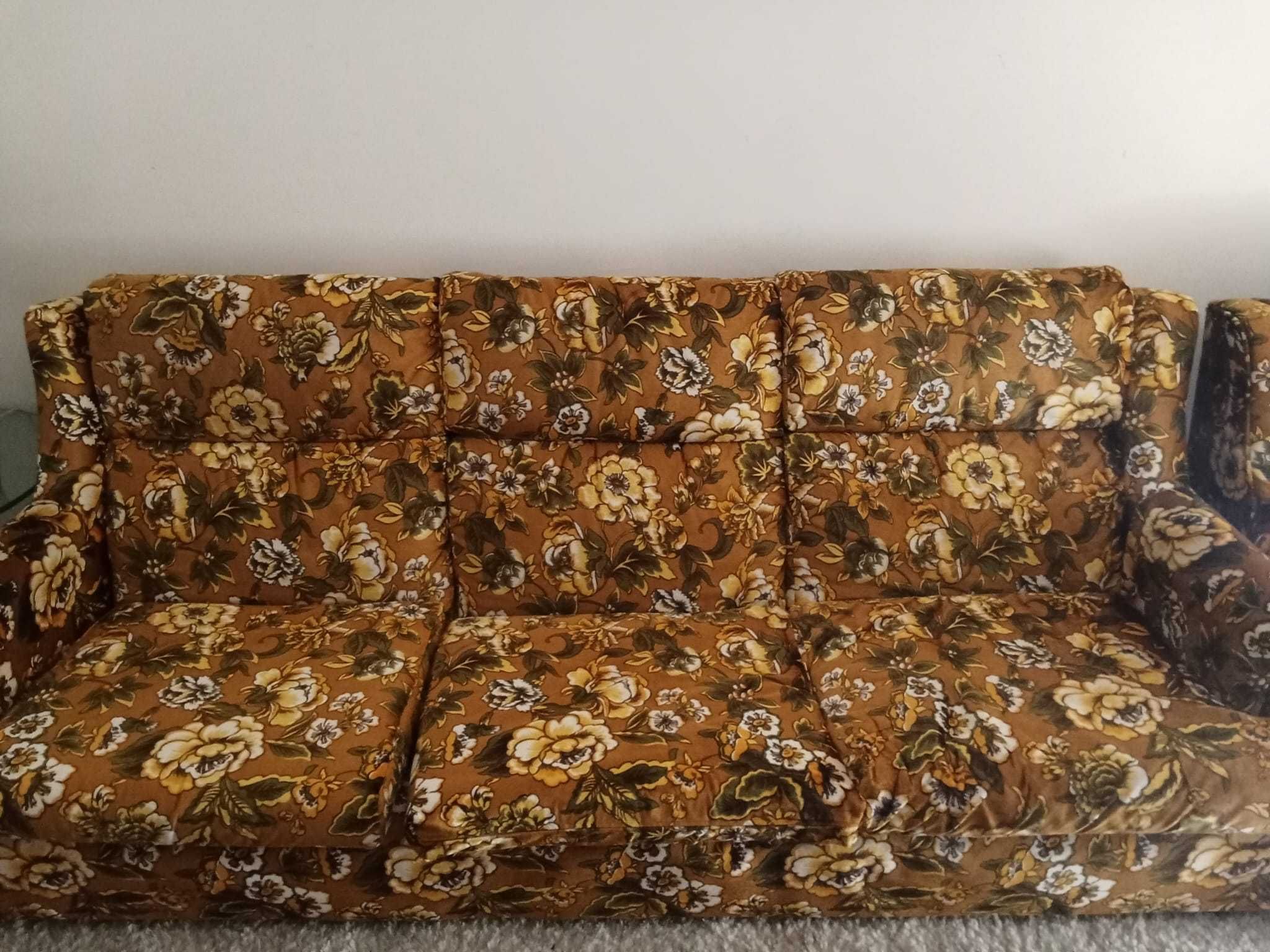 Sofás floridos em perfeito estado!