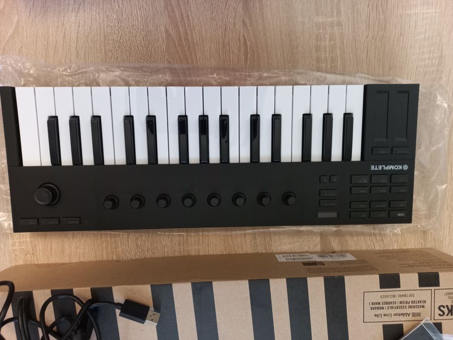 MIDI -клавіатура Native Instruments Komplete Kontrol M 32