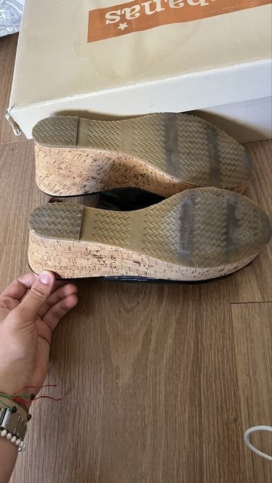 Sandália de salto Cubanas