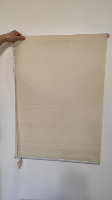 Ролети на вікна бежевого кольору