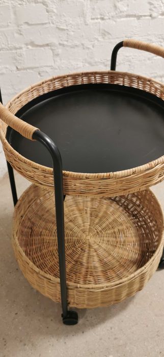 IKEA LUBBAN stolik na kółkach rattan