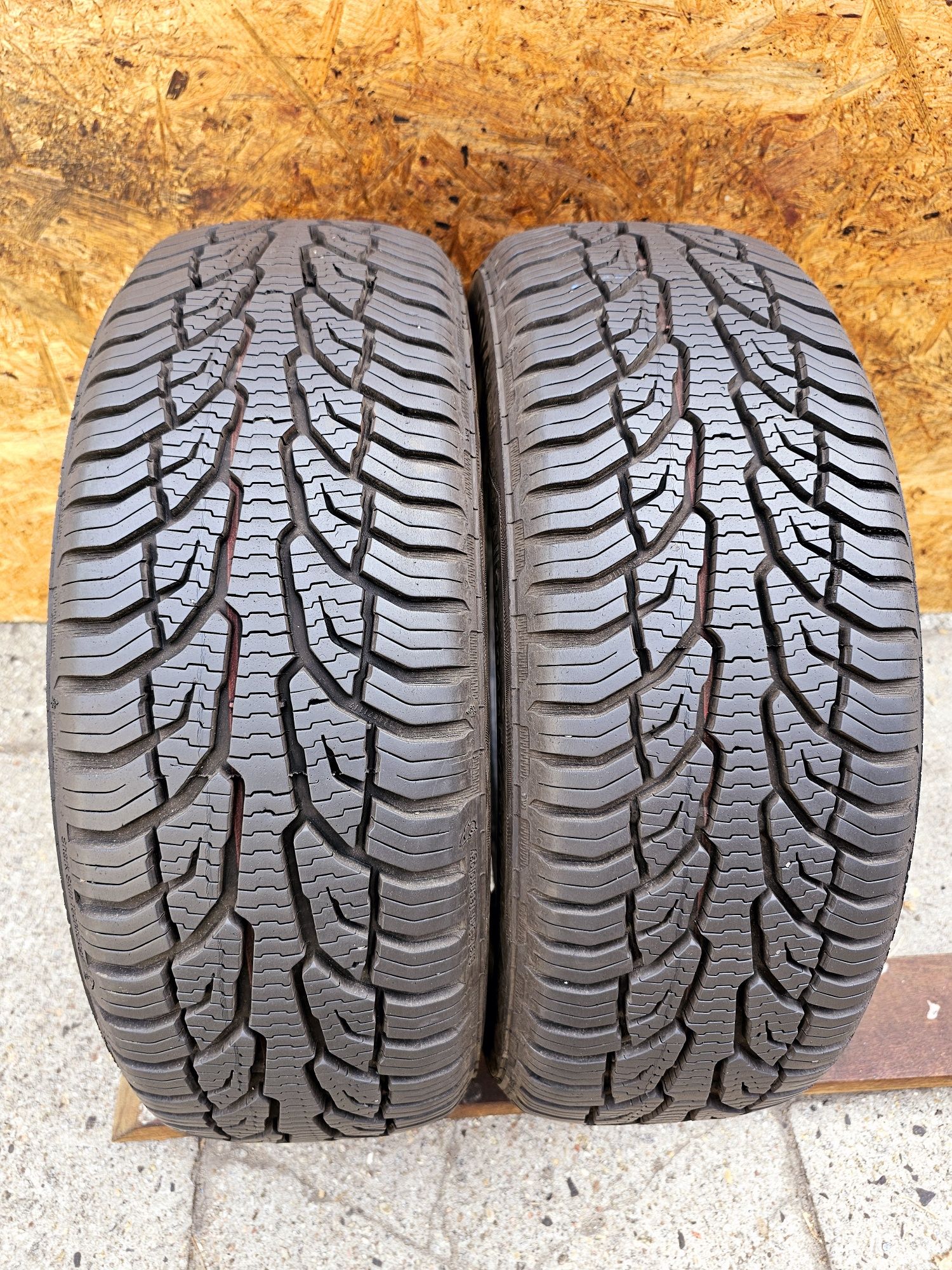 Idealne!!  8mm. 195/55 r16 Uniroyal All Season Expert. 2218