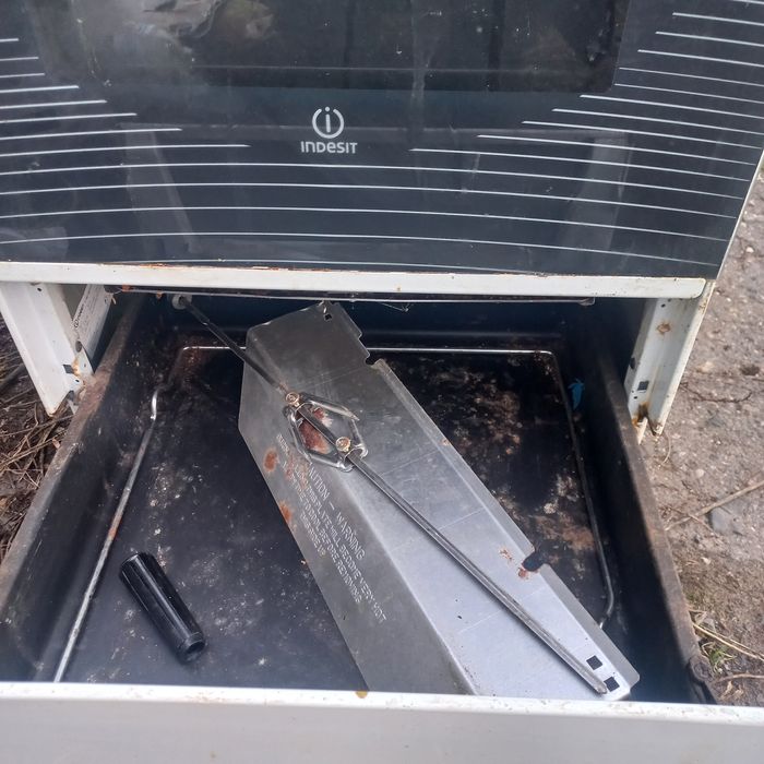 Продам газовую плиту Индезит