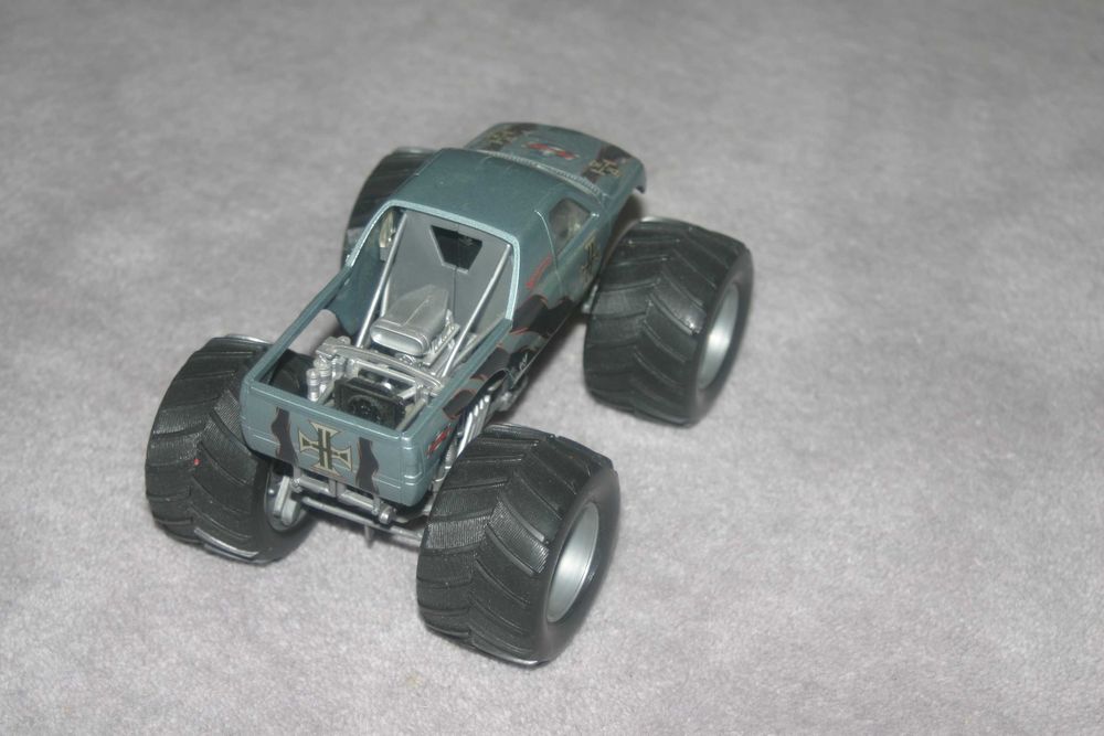 1:24   Hot Wheels Monster Truck Triple H WWE 2004