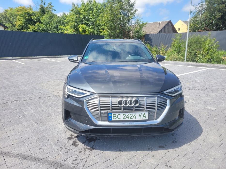 Ауді етрон 55.    95 квадро 2021